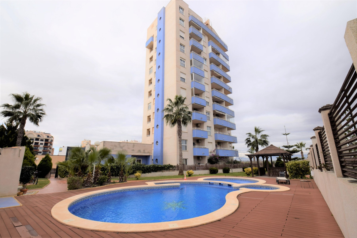 Se vende Apartamento Planta Media de 2 dormitorios en Costa Blanca, Alicante, España