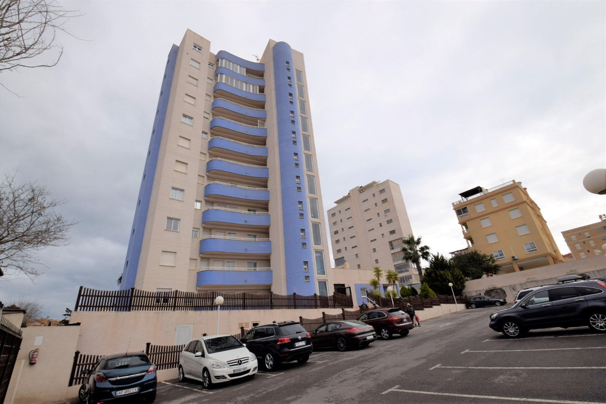 Se vende Apartamento Planta Media de 2 dormitorios en Costa Blanca, Alicante, España