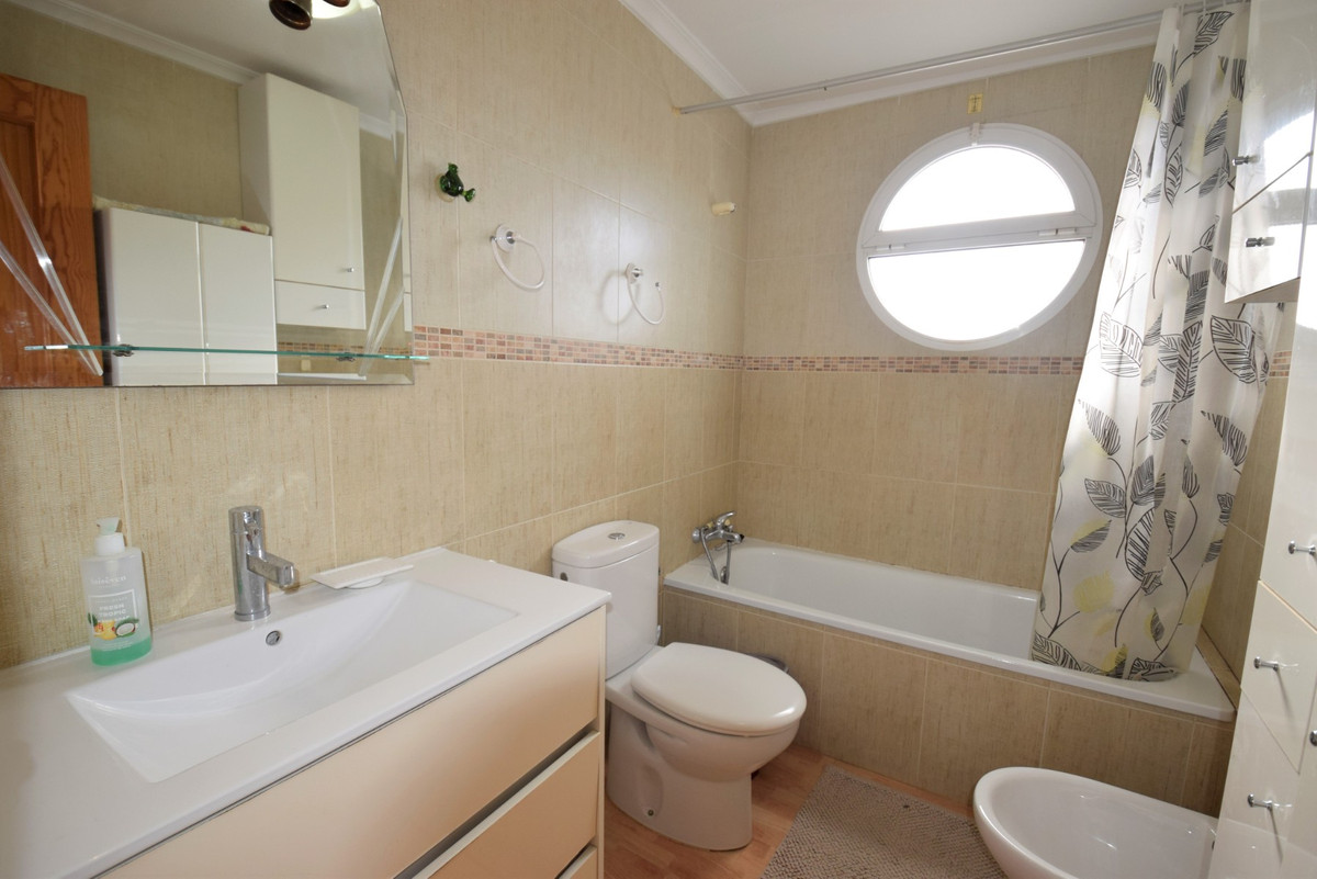 Se vende Apartamento Planta Media de 2 dormitorios en Costa Blanca, Alicante, España