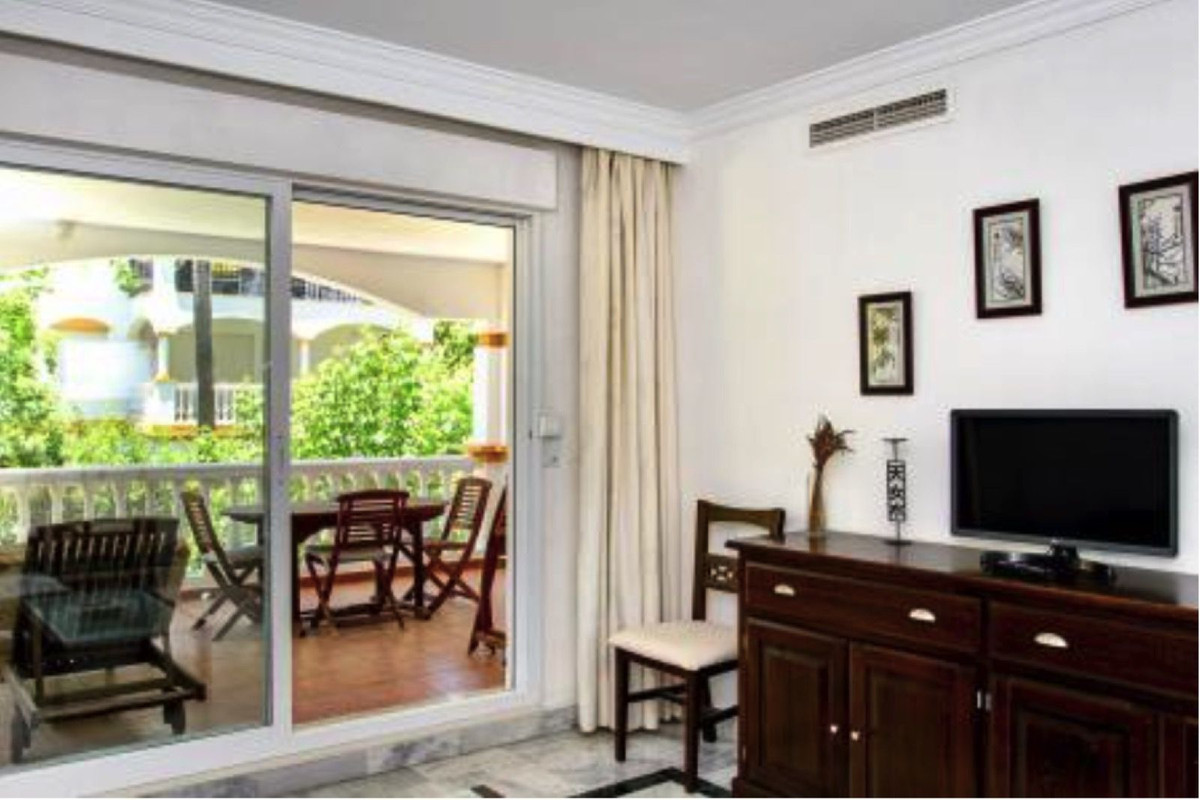 2 Bed Apartment for sale in Nueva Andalucía Costa Del Sol, Málaga, Spain
