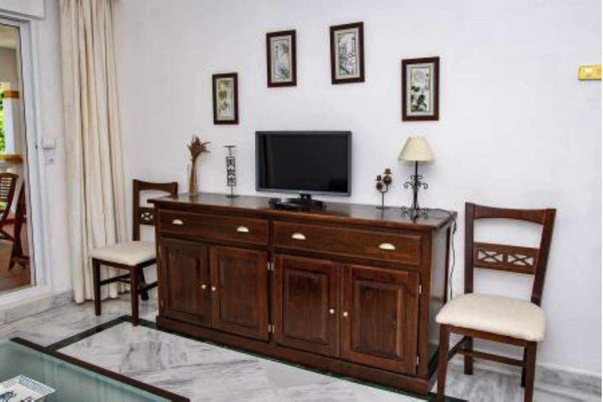 2 Bed Apartment for sale in Nueva Andalucía Costa Del Sol, Málaga, Spain