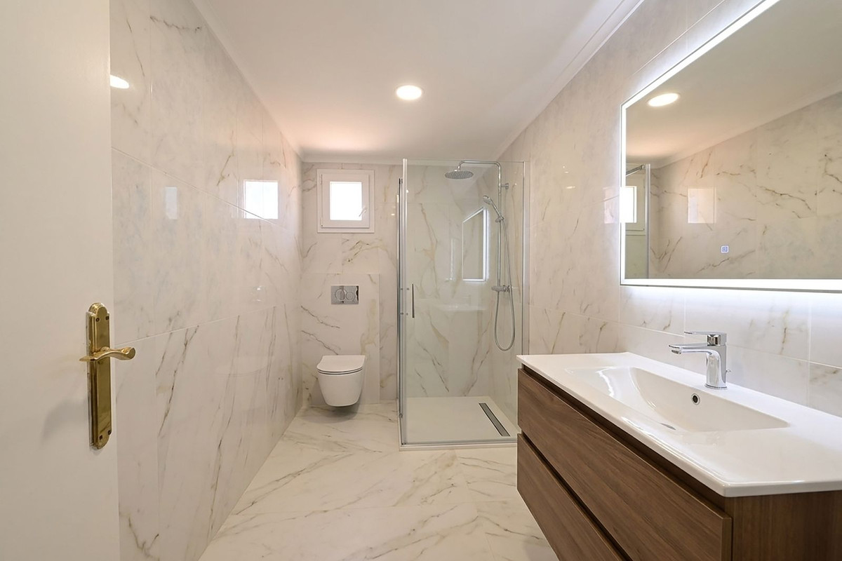 2 Bed Apartment for sale in Fuengirola Costa Del Sol, Málaga, Spain