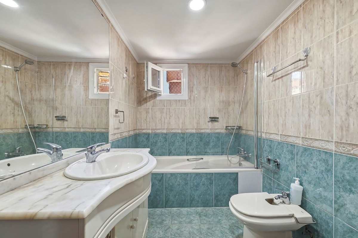 2 Bed Apartment for sale in Fuengirola Costa Del Sol, Málaga, Spain
