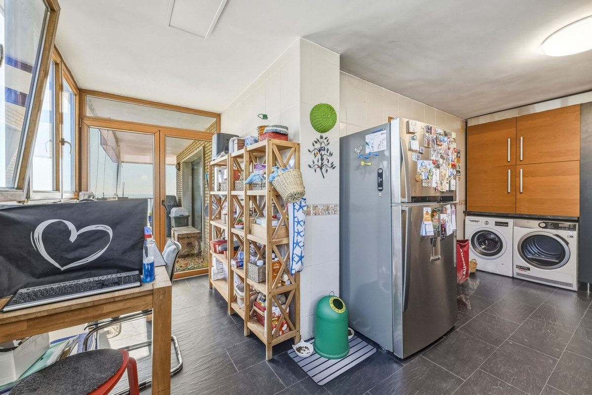 2 Bed Apartment for sale in Fuengirola Costa Del Sol, Málaga, Spain