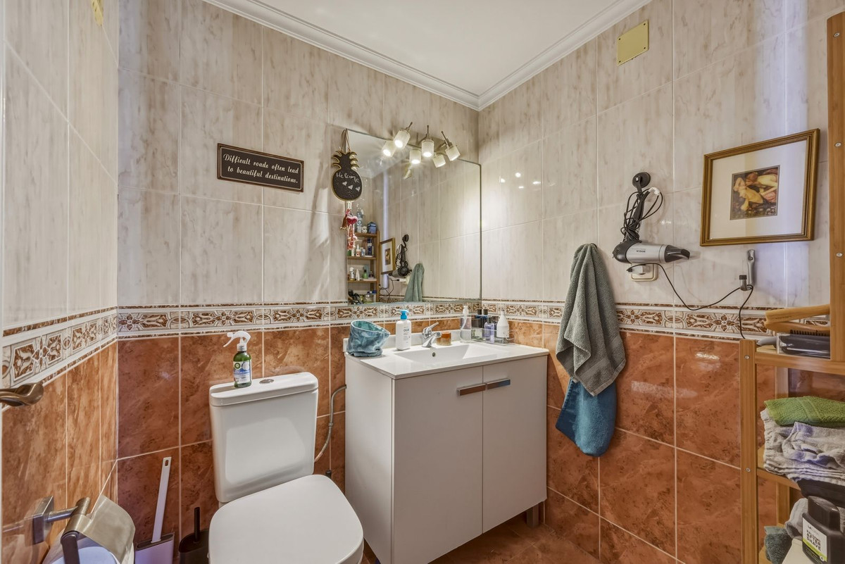 2 Bed Apartment for sale in Fuengirola Costa Del Sol, Málaga, Spain