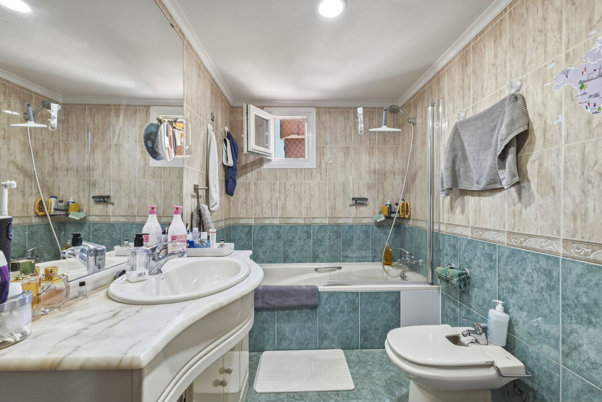 2 Bed Apartment for sale in Fuengirola Costa Del Sol, Málaga, Spain