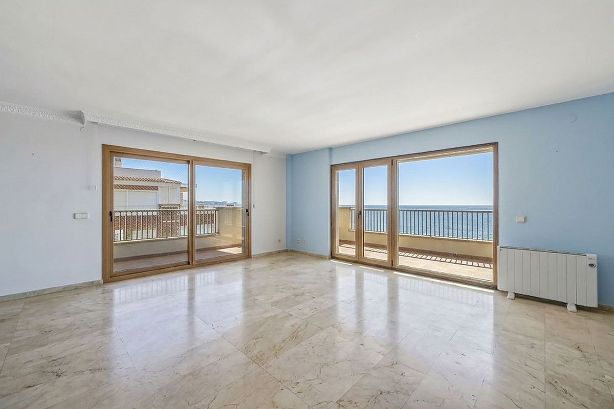 2 Bed Apartment for sale in Fuengirola Costa Del Sol, Málaga, Spain