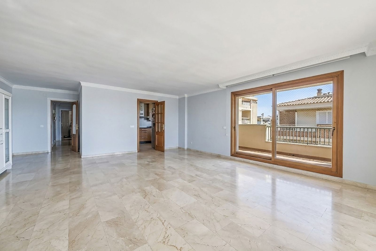 2 Bed Apartment for sale in Fuengirola Costa Del Sol, Málaga, Spain