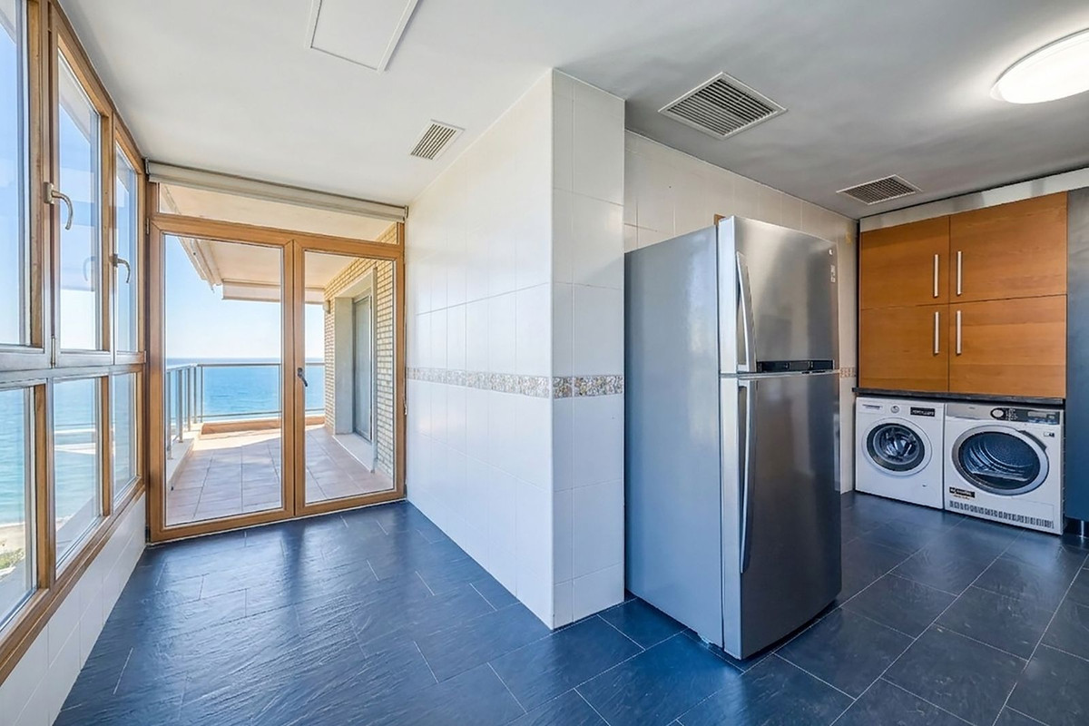 2 Bed Apartment for sale in Fuengirola Costa Del Sol, Málaga, Spain