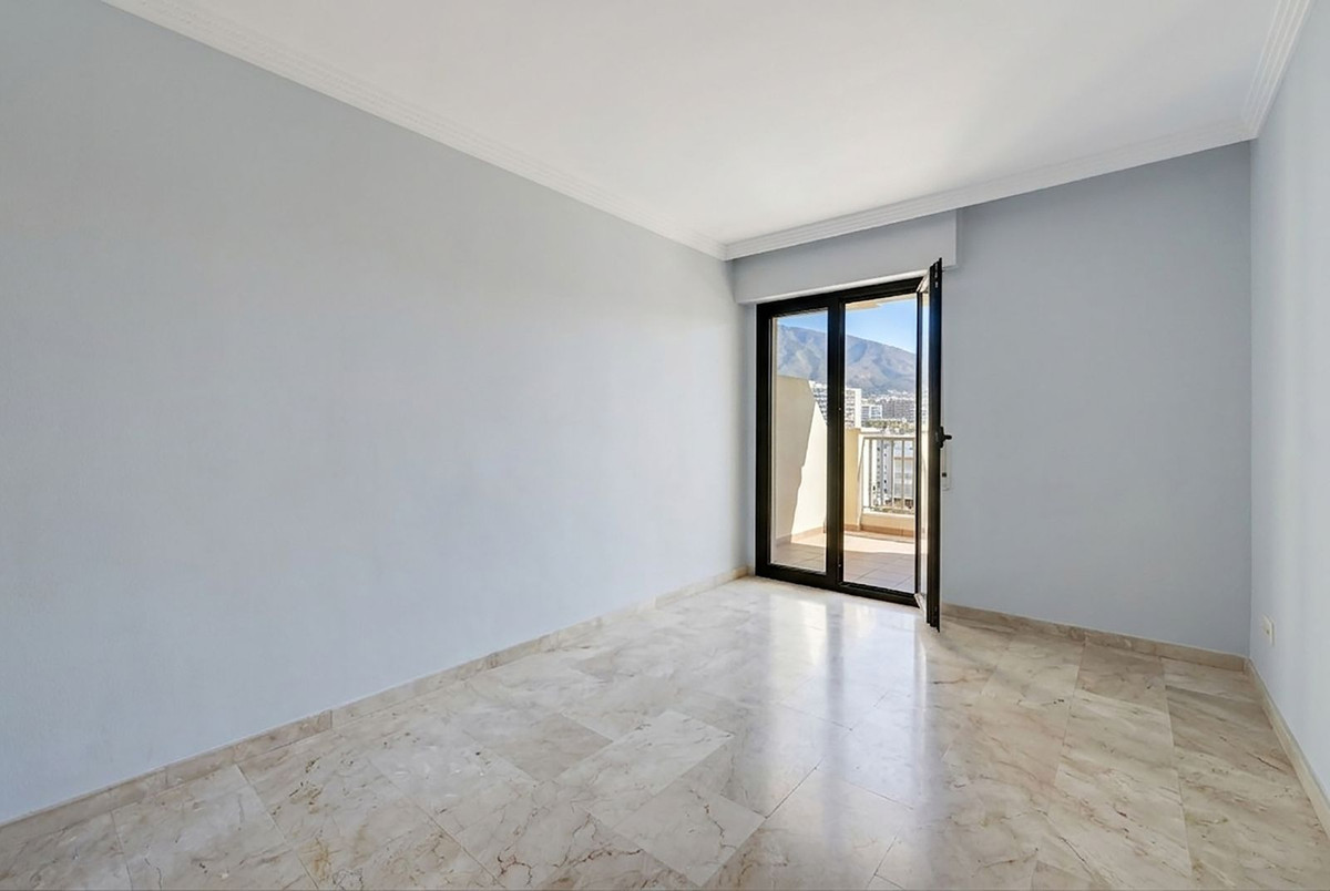 2 Bed Apartment for sale in Fuengirola Costa Del Sol, Málaga, Spain
