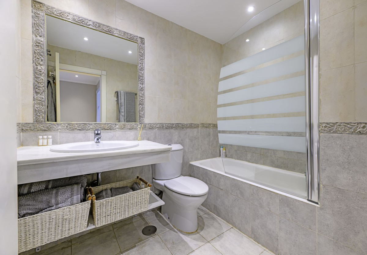 3 Bed Apartment for sale in Estepona Costa Del Sol, Málaga, Spain