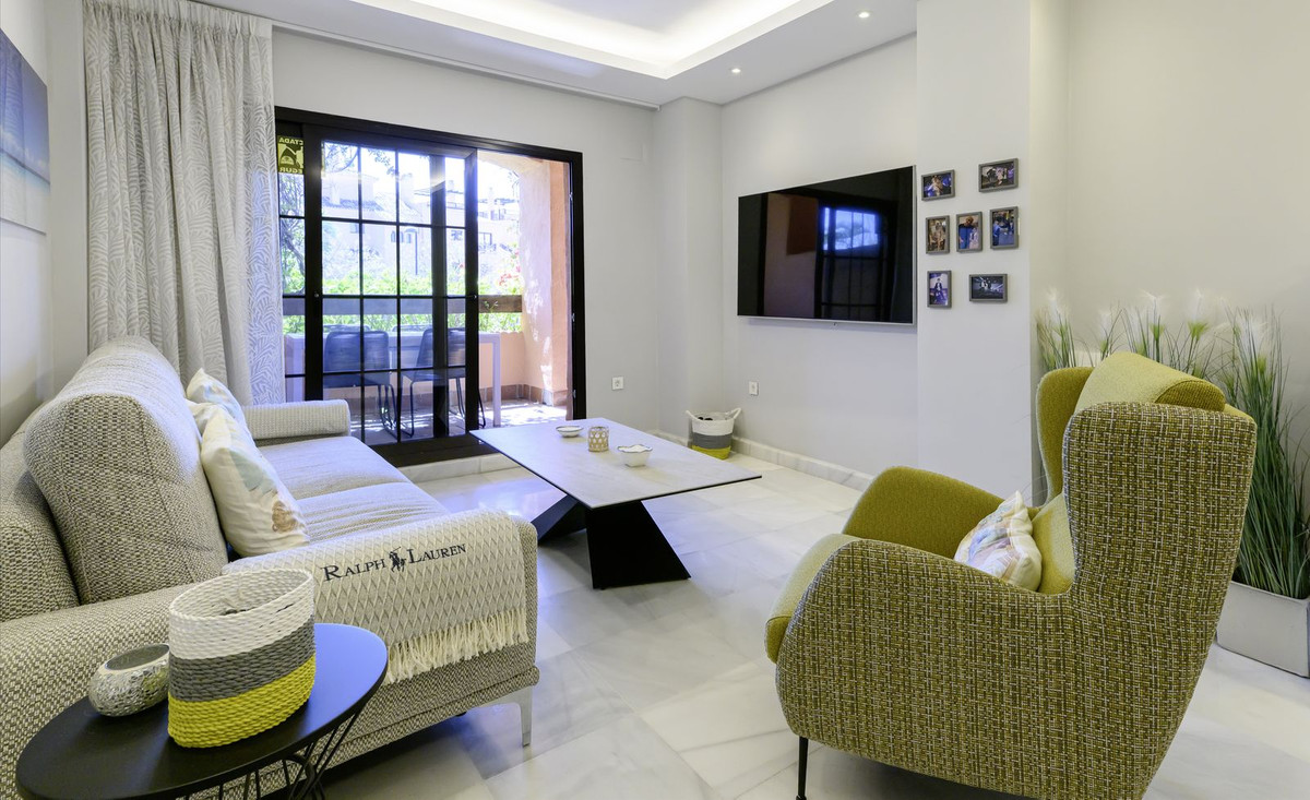 3 Bed Apartment for sale in Estepona Costa Del Sol, Málaga, Spain