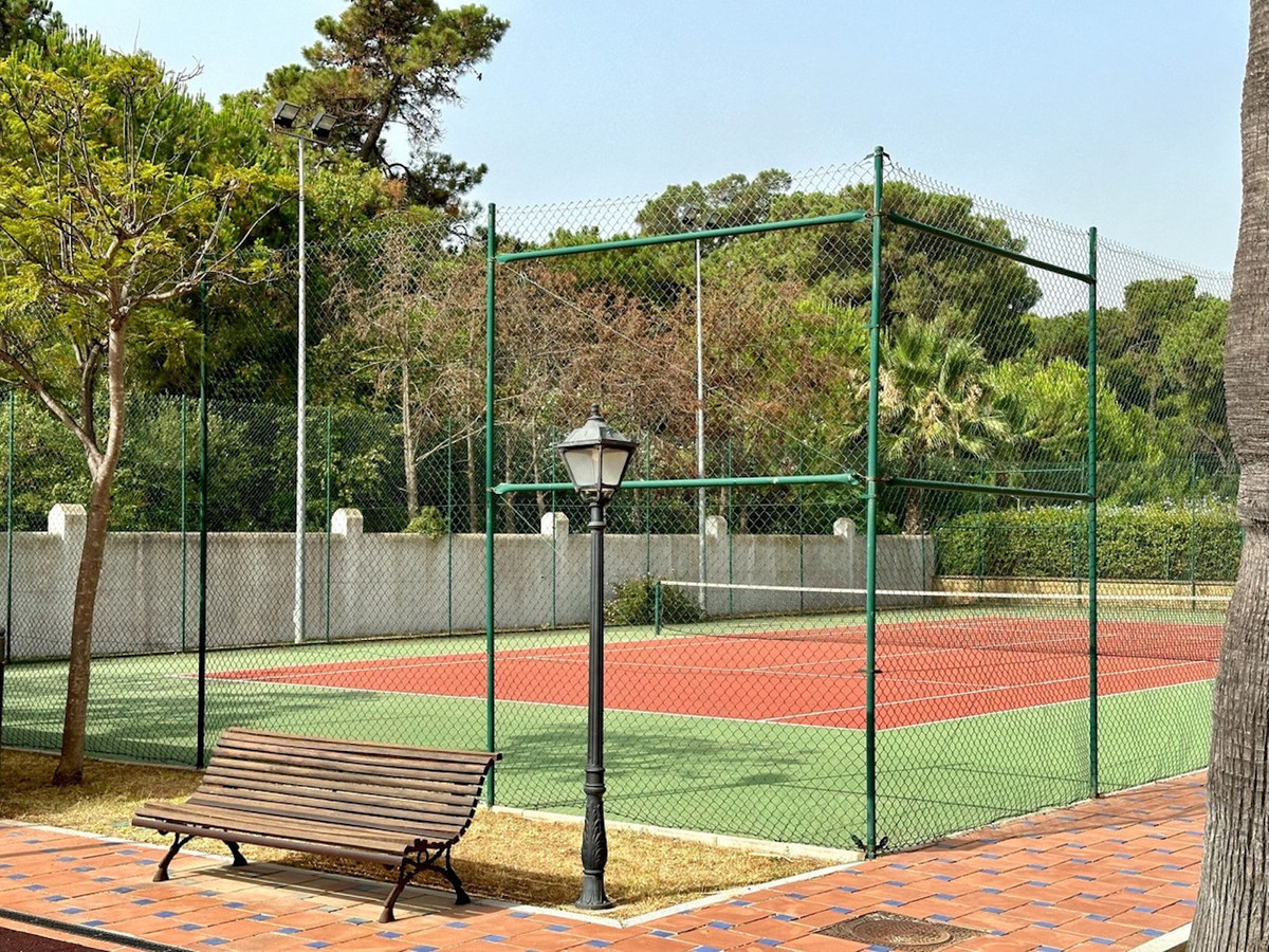 3 Bed Apartment for sale in Estepona Costa Del Sol, Málaga, Spain