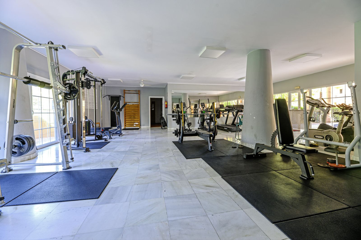 3 Bed Apartment for sale in Estepona Costa Del Sol, Málaga, Spain