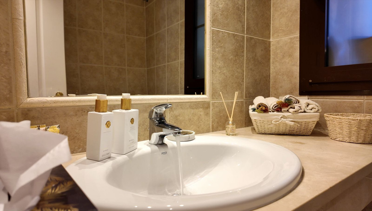 3 Bed Apartment for sale in Estepona Costa Del Sol, Málaga, Spain