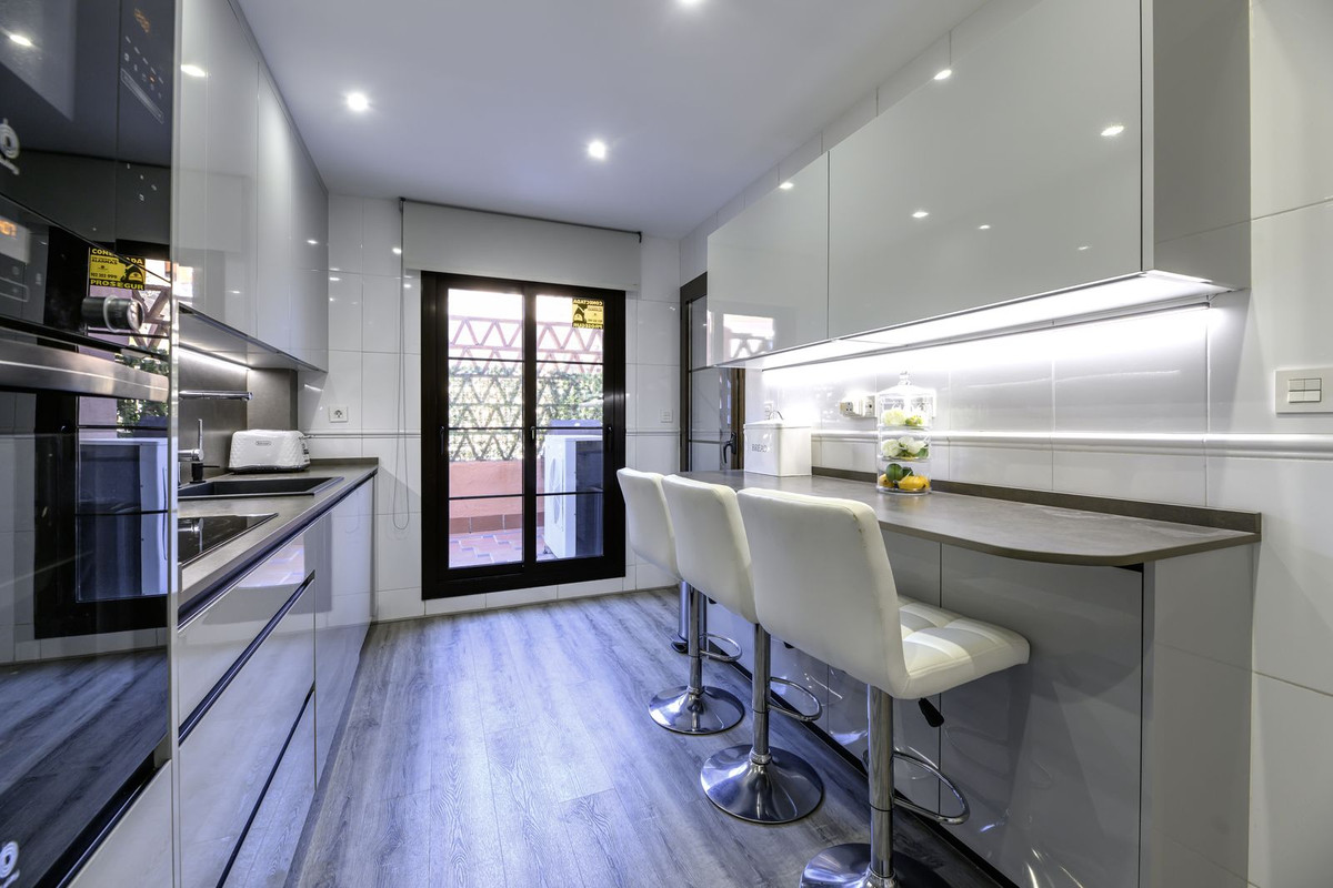 3 Bed Apartment for sale in Estepona Costa Del Sol, Málaga, Spain