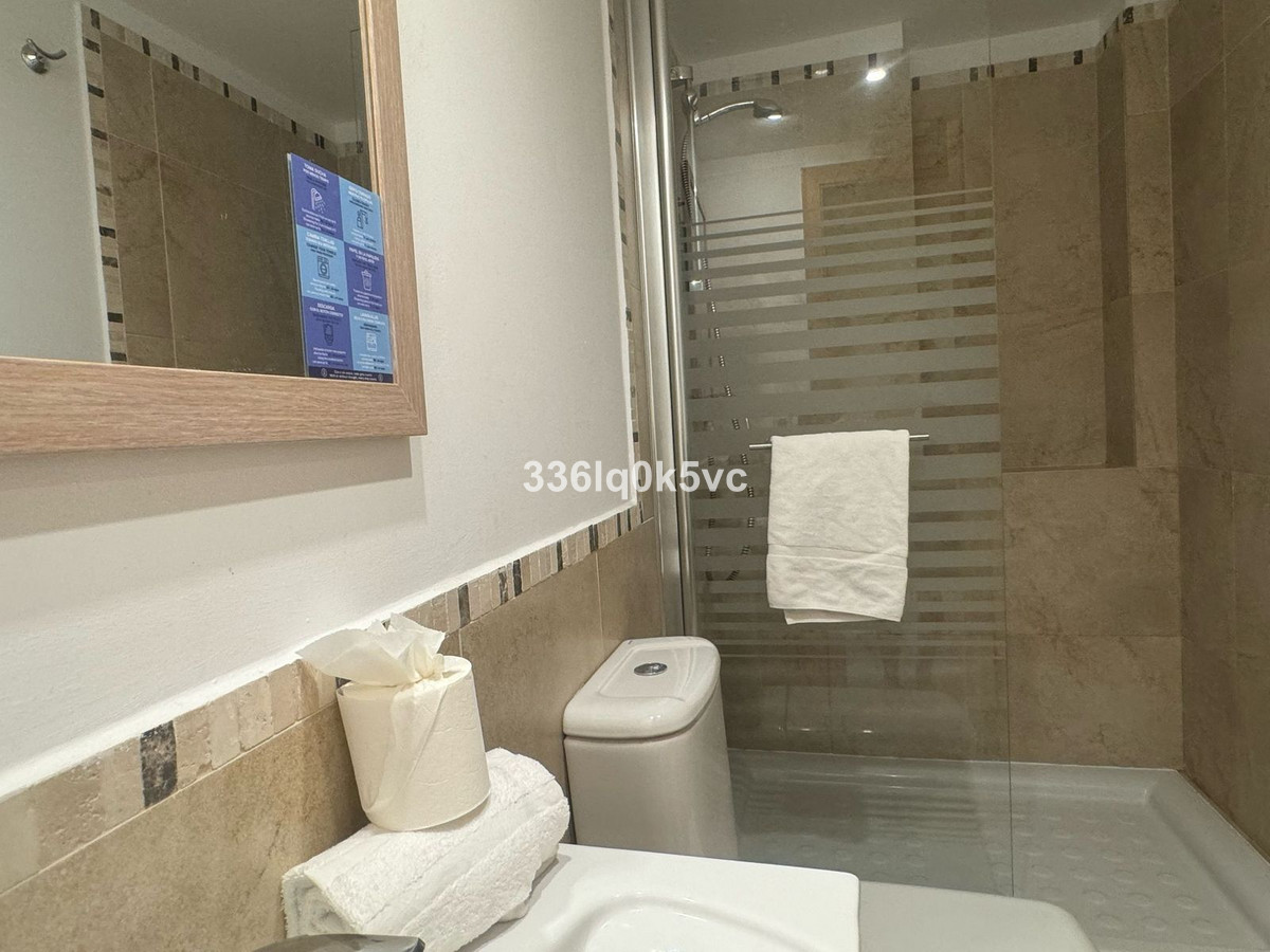 Se vende Apartamento Planta Media de 2 dormitorios en Costa Del Sol, Málaga, España