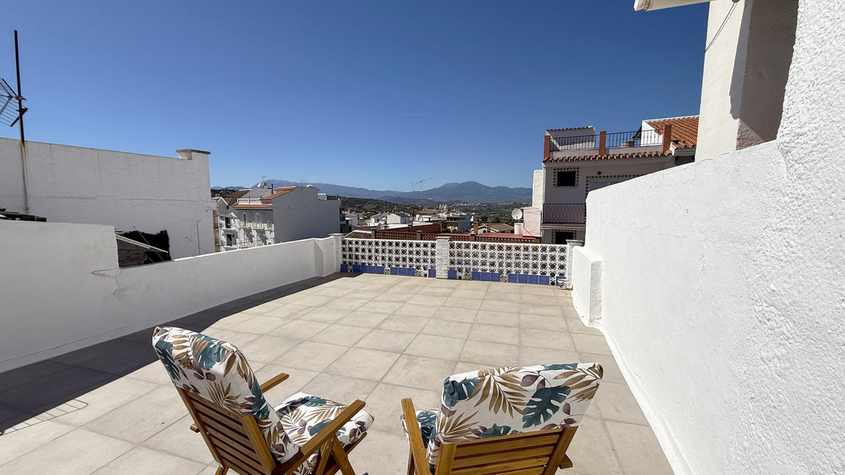 4 Bed Townhouse for sale in Alhaurín El Grande Costa Del Sol, Málaga, Spain