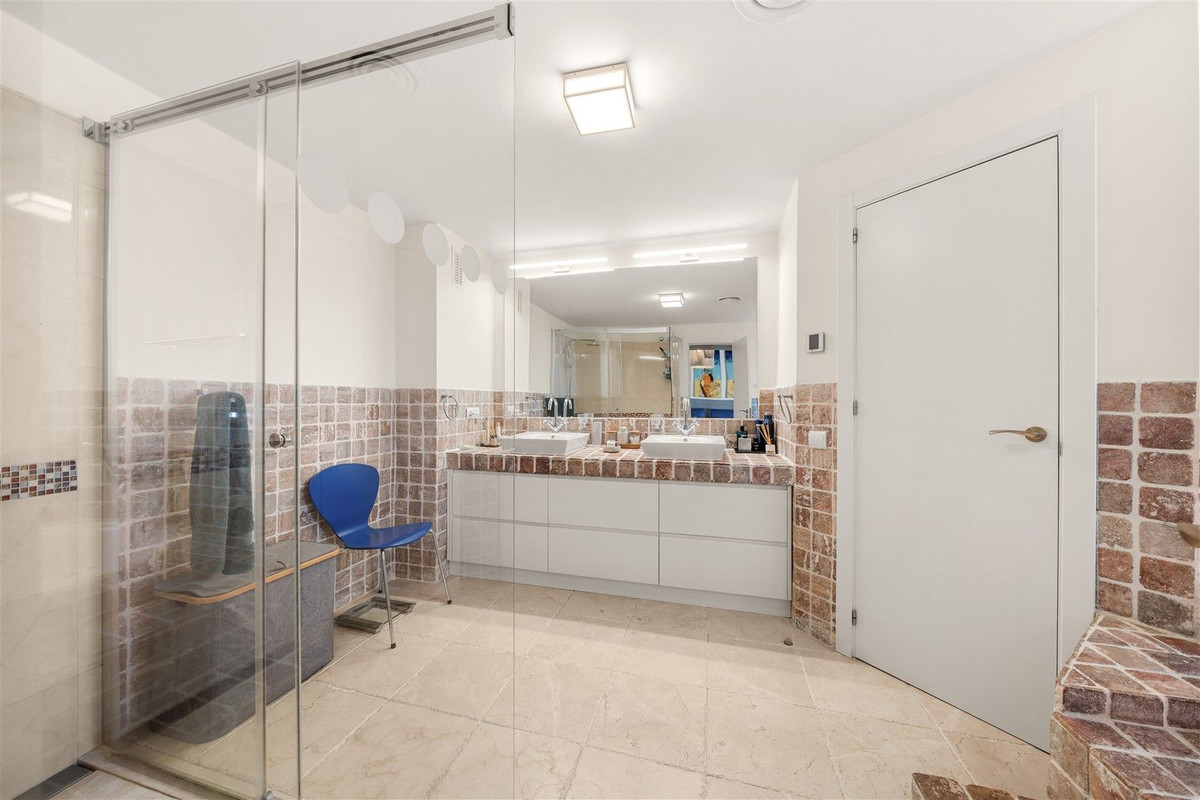 4 Bed Apartment for sale in Los Flamingos Costa Del Sol, Málaga, Spain