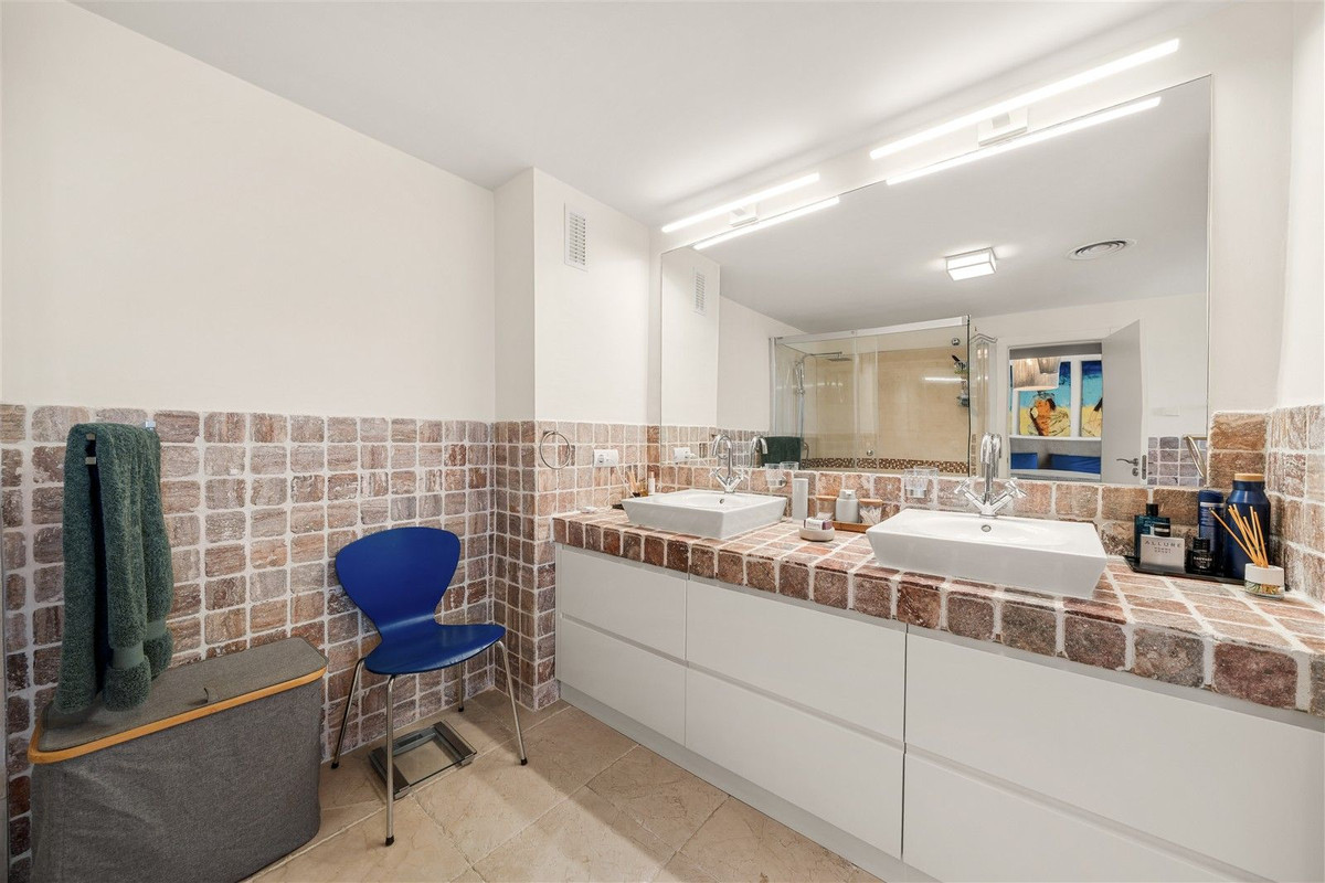 4 Bed Apartment for sale in Los Flamingos Costa Del Sol, Málaga, Spain
