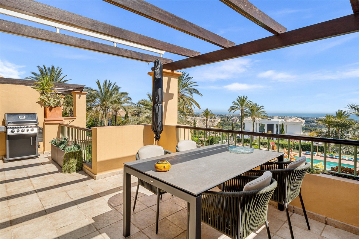 4 Bed Apartment for sale in Los Flamingos Costa Del Sol, Málaga, Spain
