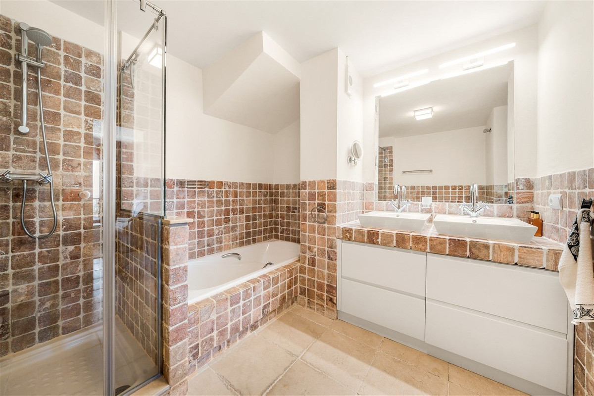 4 Bed Apartment for sale in Los Flamingos Costa Del Sol, Málaga, Spain