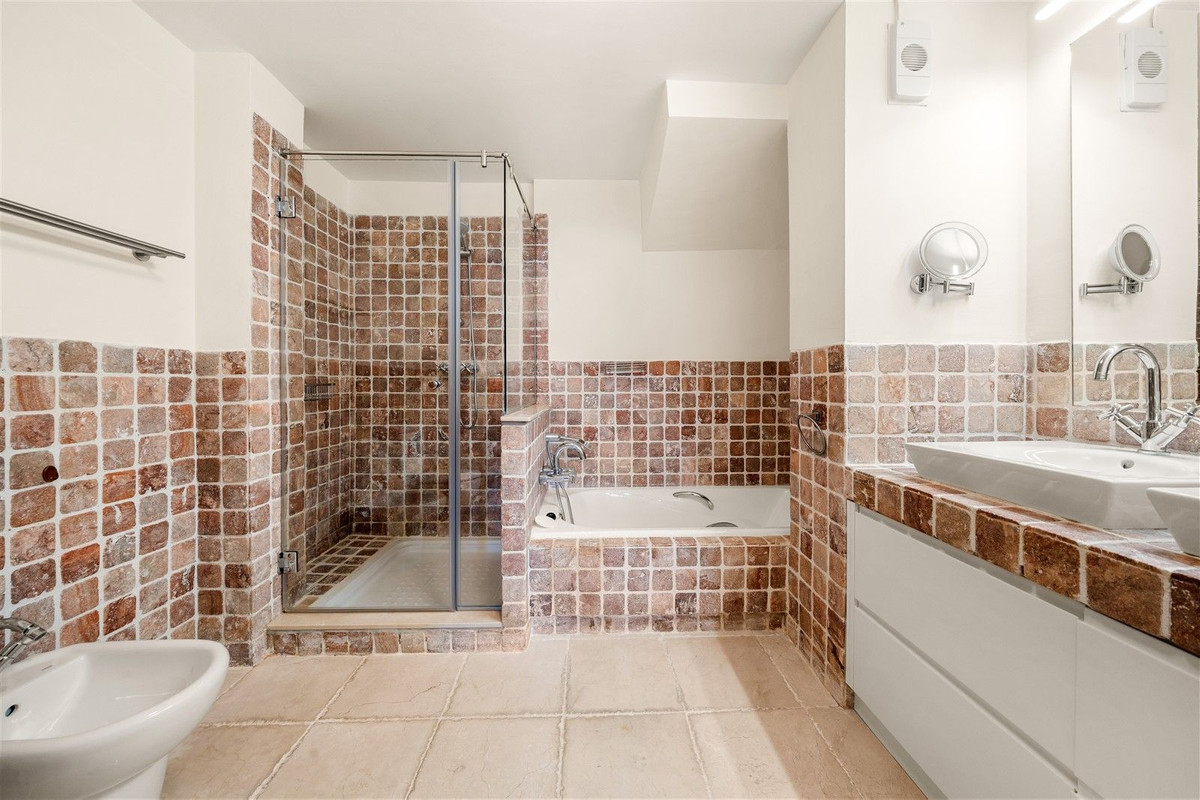 4 Bed Apartment for sale in Los Flamingos Costa Del Sol, Málaga, Spain
