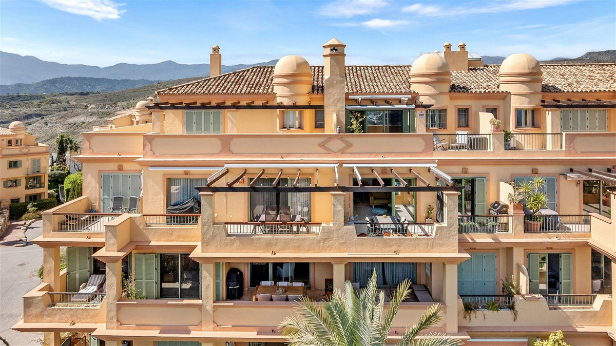 4 Bed Apartment for sale in Los Flamingos Costa Del Sol, Málaga, Spain