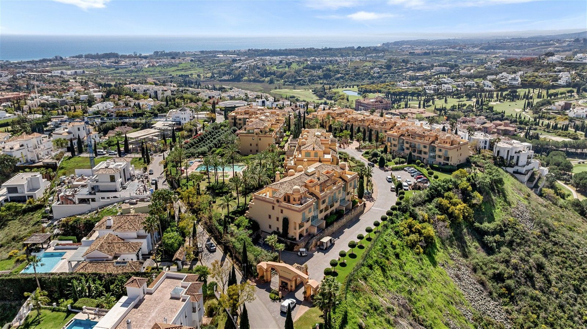 4 Bed Apartment for sale in Los Flamingos Costa Del Sol, Málaga, Spain