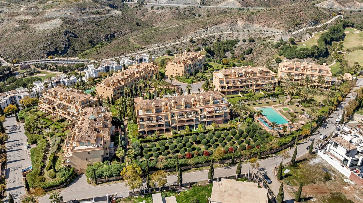 4 Bed Apartment for sale in Los Flamingos Costa Del Sol, Málaga, Spain