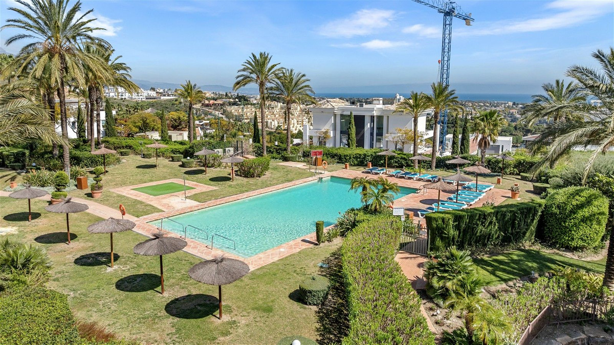 4 Bed Apartment for sale in Los Flamingos Costa Del Sol, Málaga, Spain