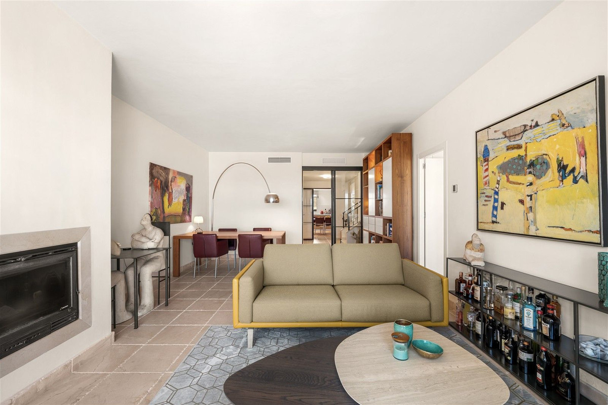 4 Bed Apartment for sale in Los Flamingos Costa Del Sol, Málaga, Spain