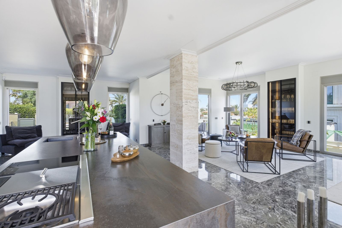 6 Bed Townhouse for sale in La Zenia Costa Blanca, Alicante, Spain