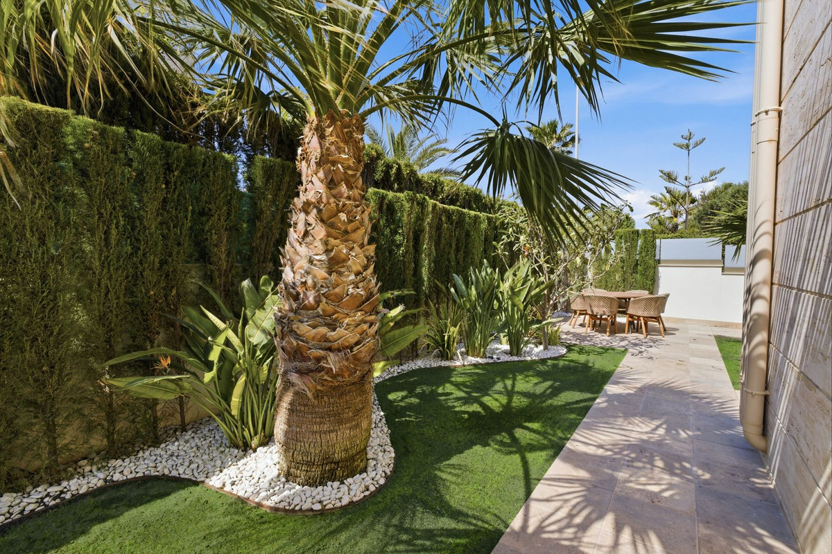 6 Bed Townhouse for sale in La Zenia Costa Blanca, Alicante, Spain
