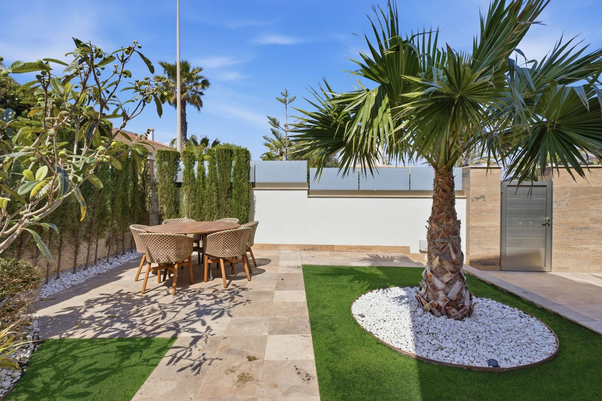 6 Bed Townhouse for sale in La Zenia Costa Blanca, Alicante, Spain