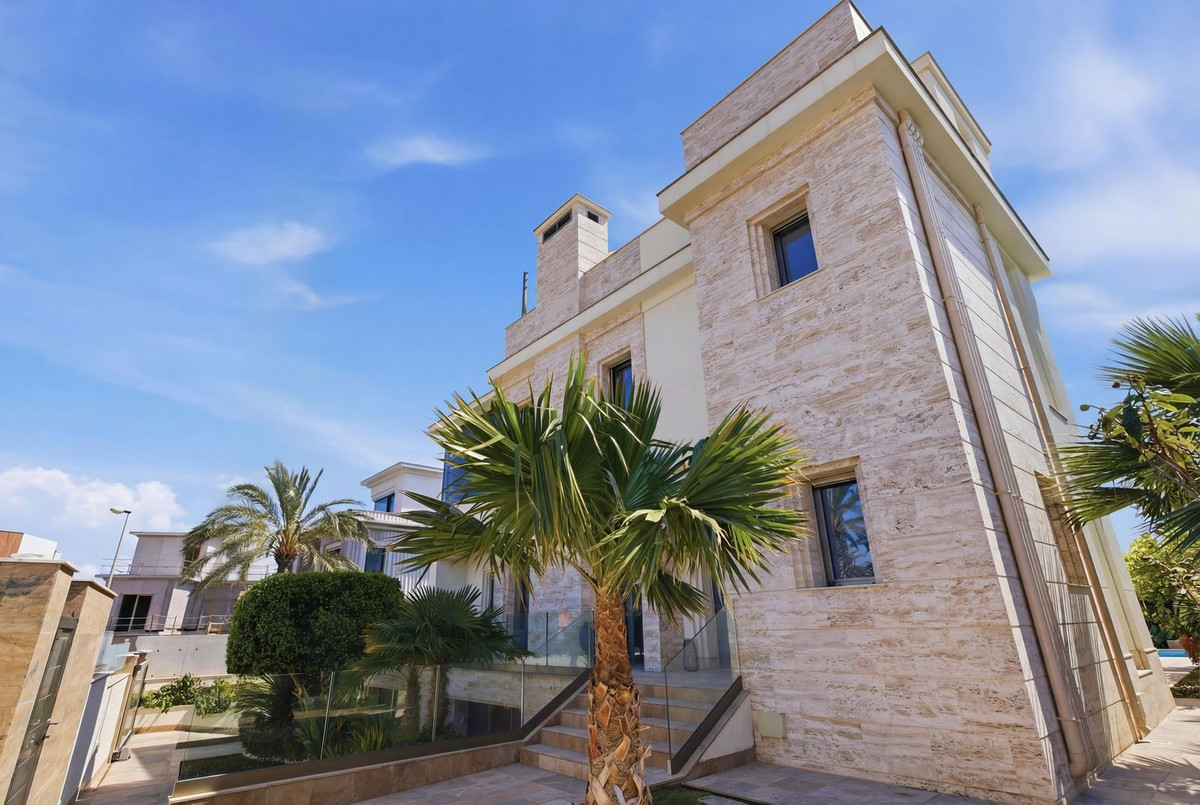 6 Bed Townhouse for sale in La Zenia Costa Blanca, Alicante, Spain