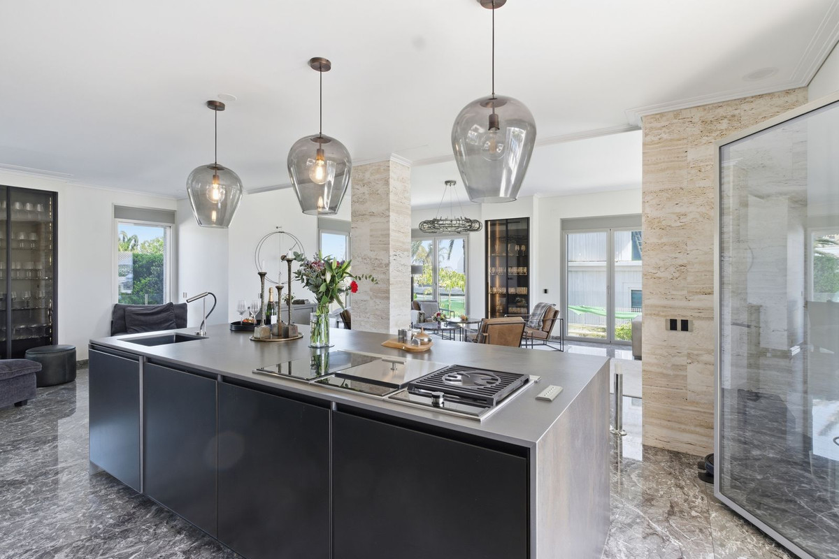 6 Bed Townhouse for sale in La Zenia Costa Blanca, Alicante, Spain