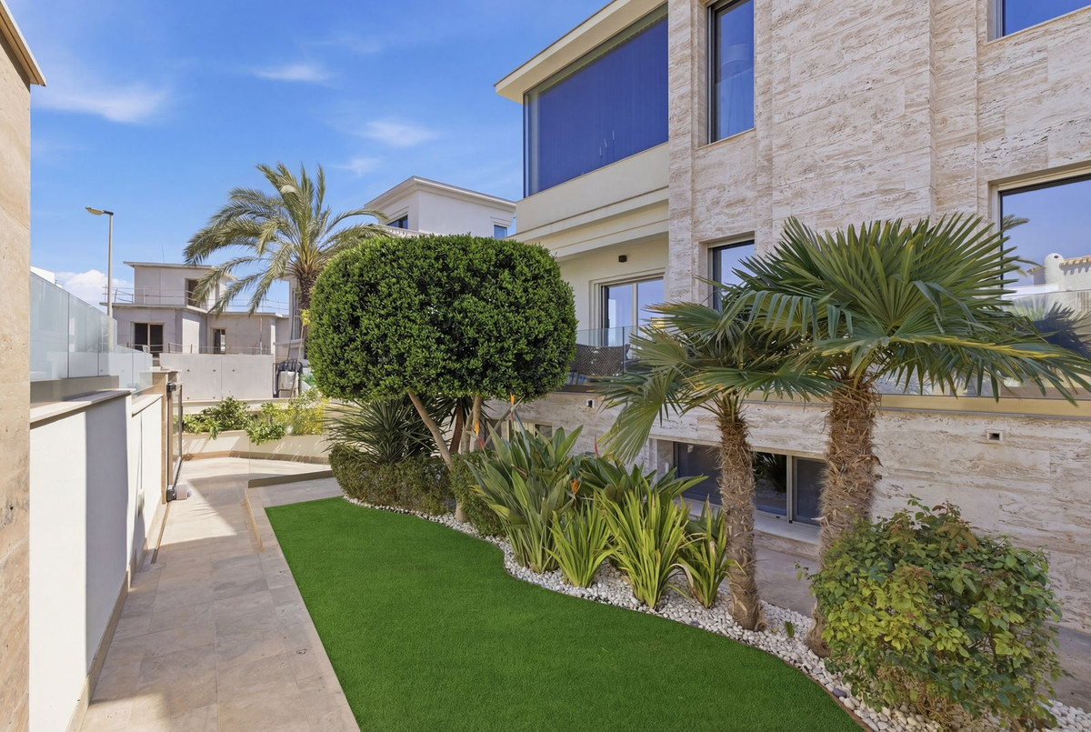 6 Bed Townhouse for sale in La Zenia Costa Blanca, Alicante, Spain
