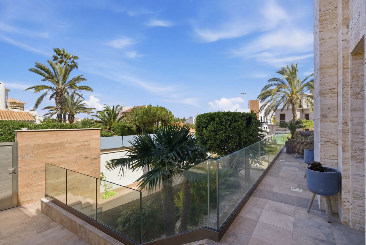 6 Bed Townhouse for sale in La Zenia Costa Blanca, Alicante, Spain