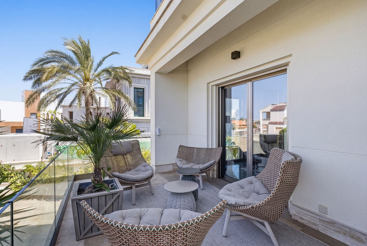 6 Bed Townhouse for sale in La Zenia Costa Blanca, Alicante, Spain