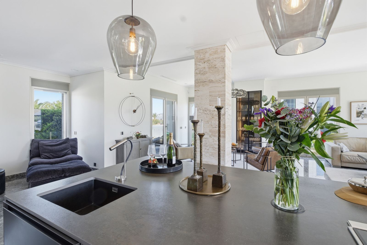 6 Bed Townhouse for sale in La Zenia Costa Blanca, Alicante, Spain