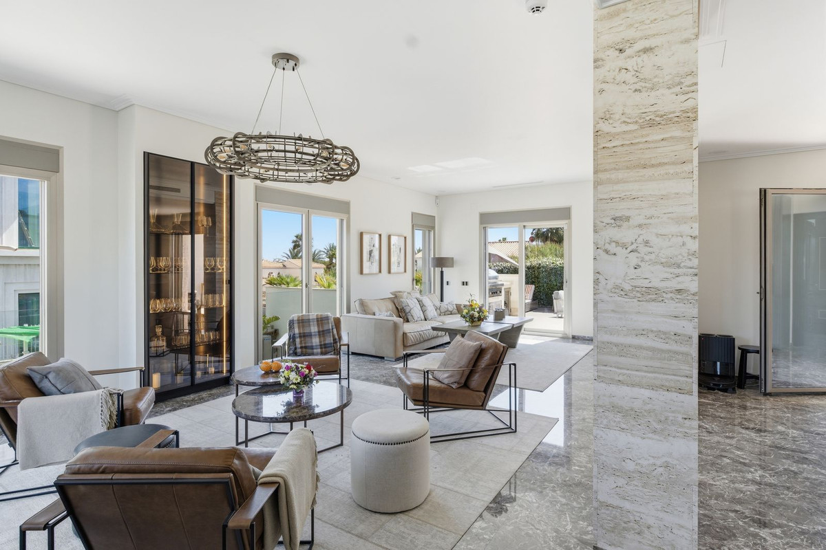 6 Bed Townhouse for sale in La Zenia Costa Blanca, Alicante, Spain