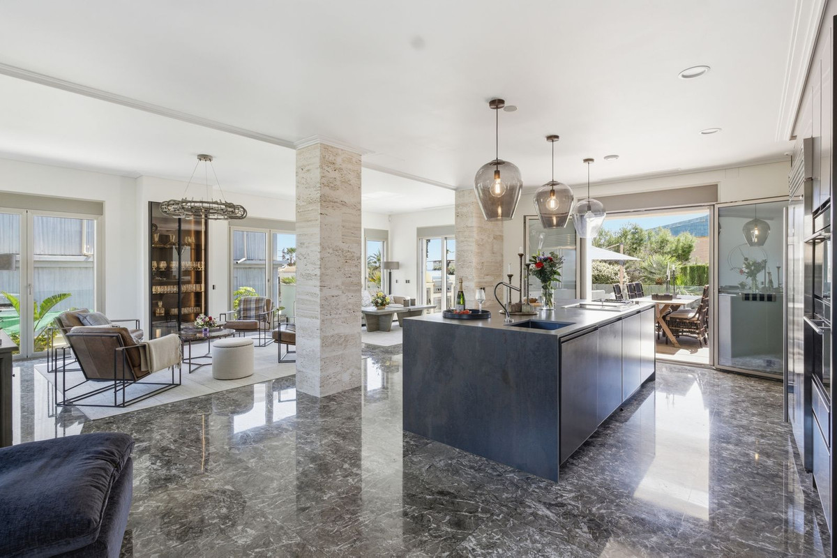 6 Bed Townhouse for sale in La Zenia Costa Blanca, Alicante, Spain