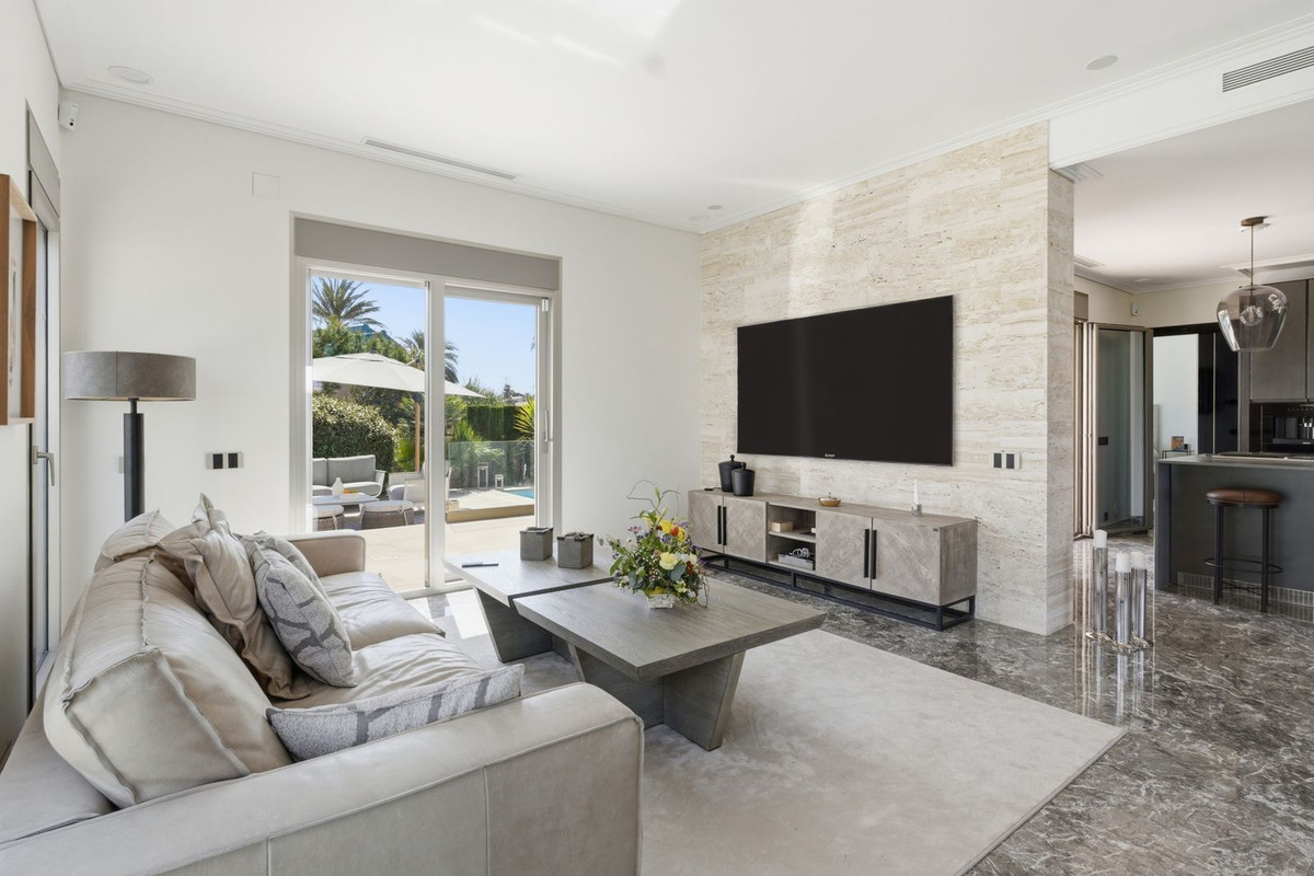 6 Bed Townhouse for sale in La Zenia Costa Blanca, Alicante, Spain