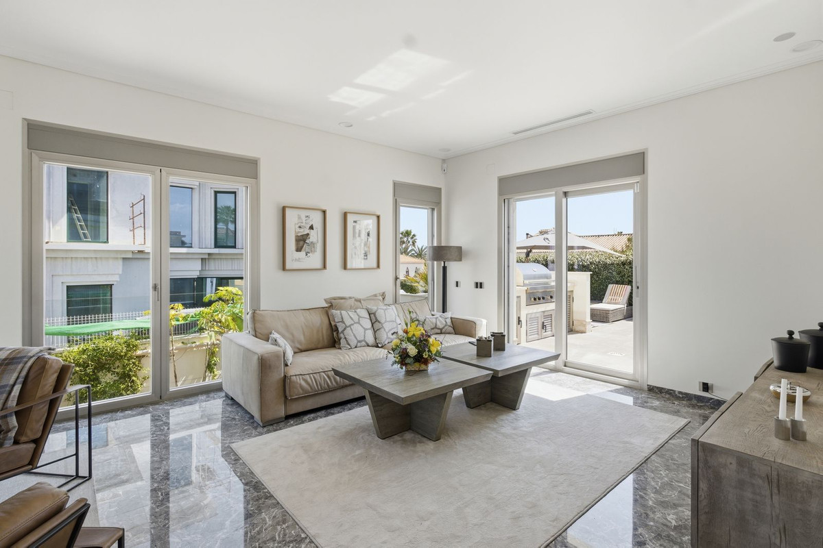 6 Bed Townhouse for sale in La Zenia Costa Blanca, Alicante, Spain