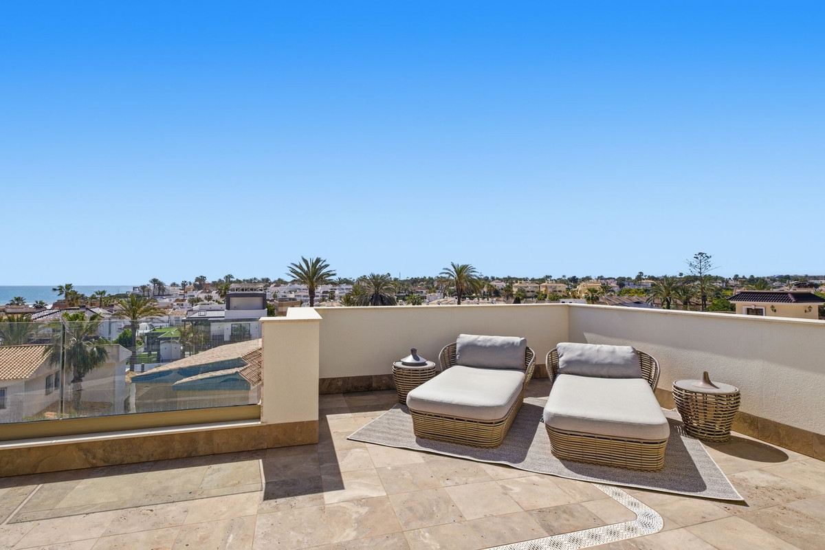 6 Bed Townhouse for sale in La Zenia Costa Blanca, Alicante, Spain