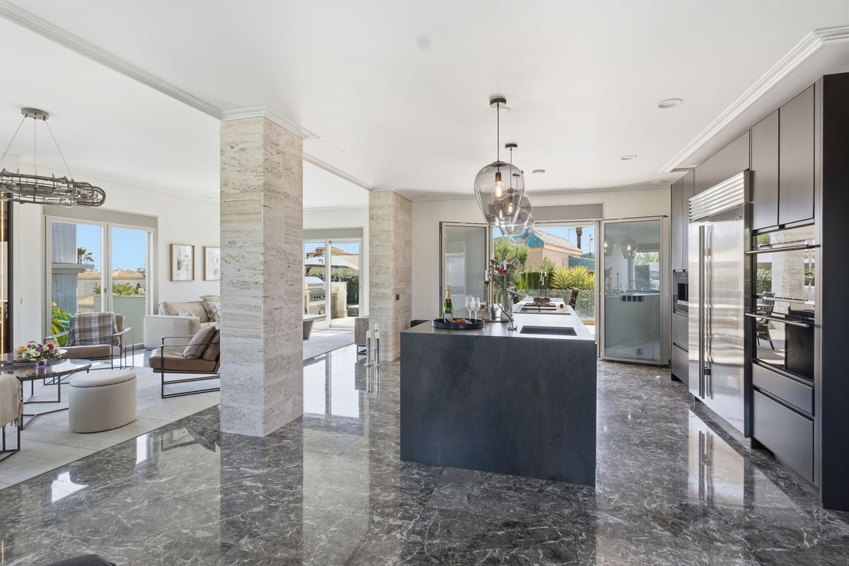 6 Bed Townhouse for sale in La Zenia Costa Blanca, Alicante, Spain