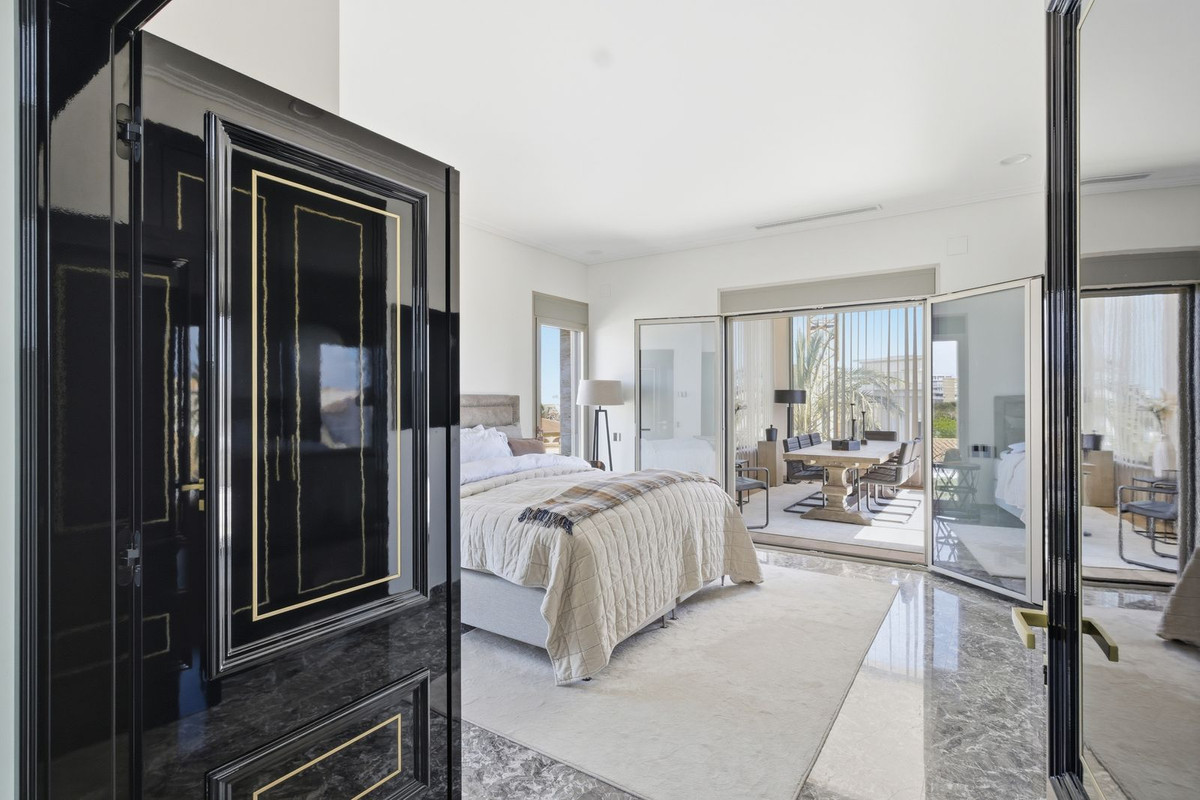 6 Bed Townhouse for sale in La Zenia Costa Blanca, Alicante, Spain