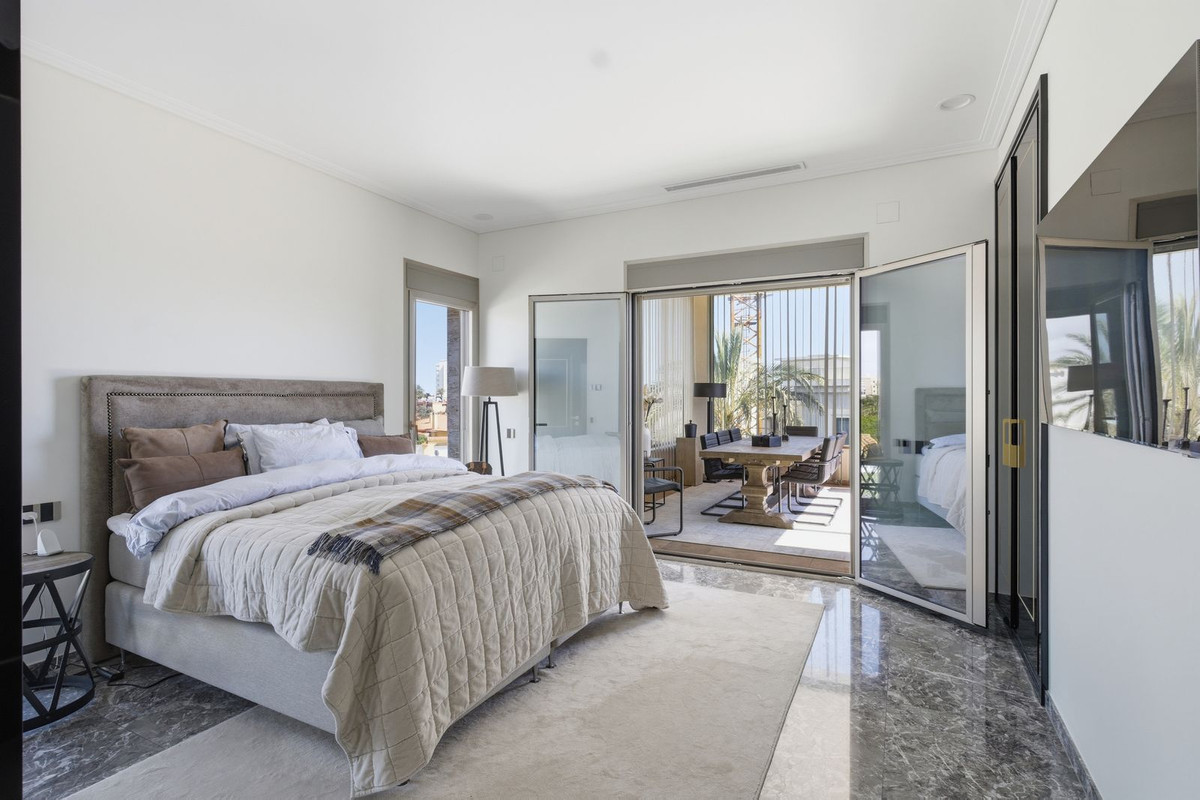 6 Bed Townhouse for sale in La Zenia Costa Blanca, Alicante, Spain