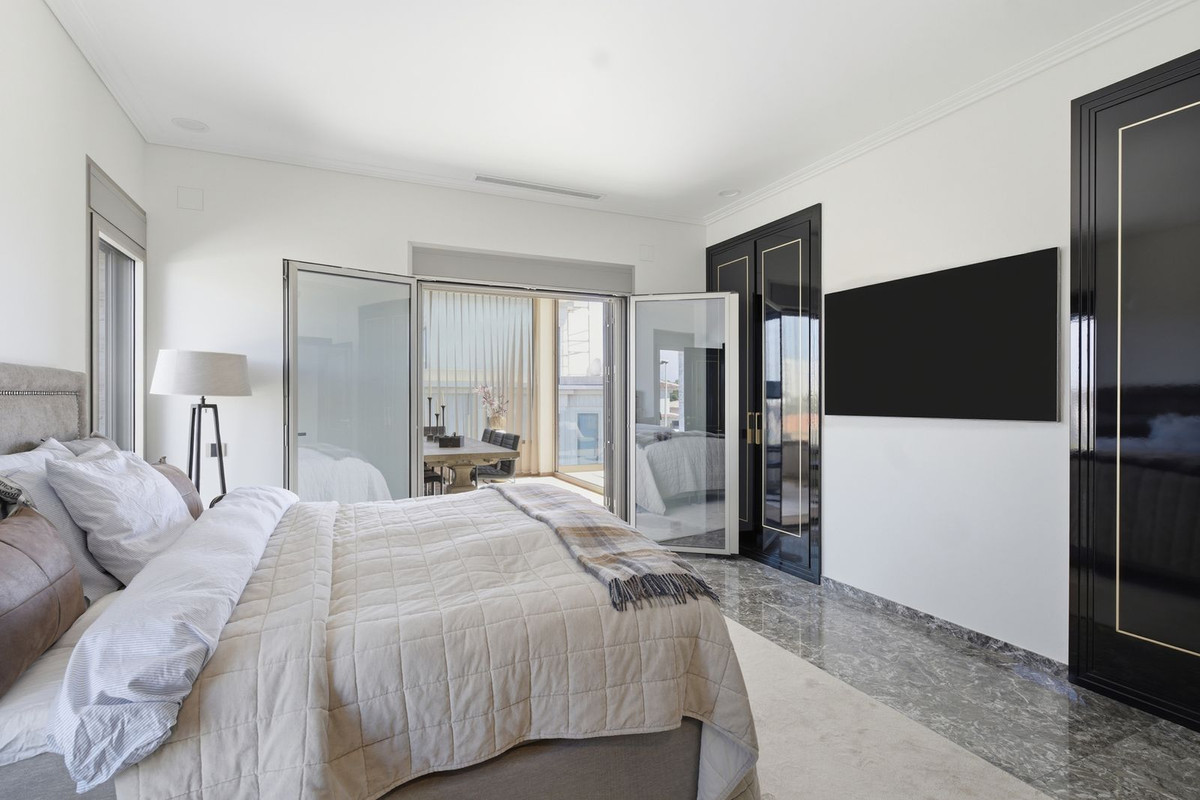 6 Bed Townhouse for sale in La Zenia Costa Blanca, Alicante, Spain